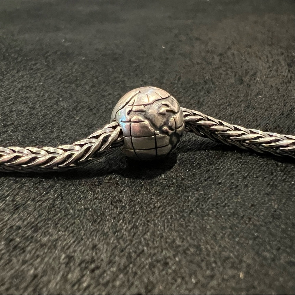 Pandora Retired Globe Clip